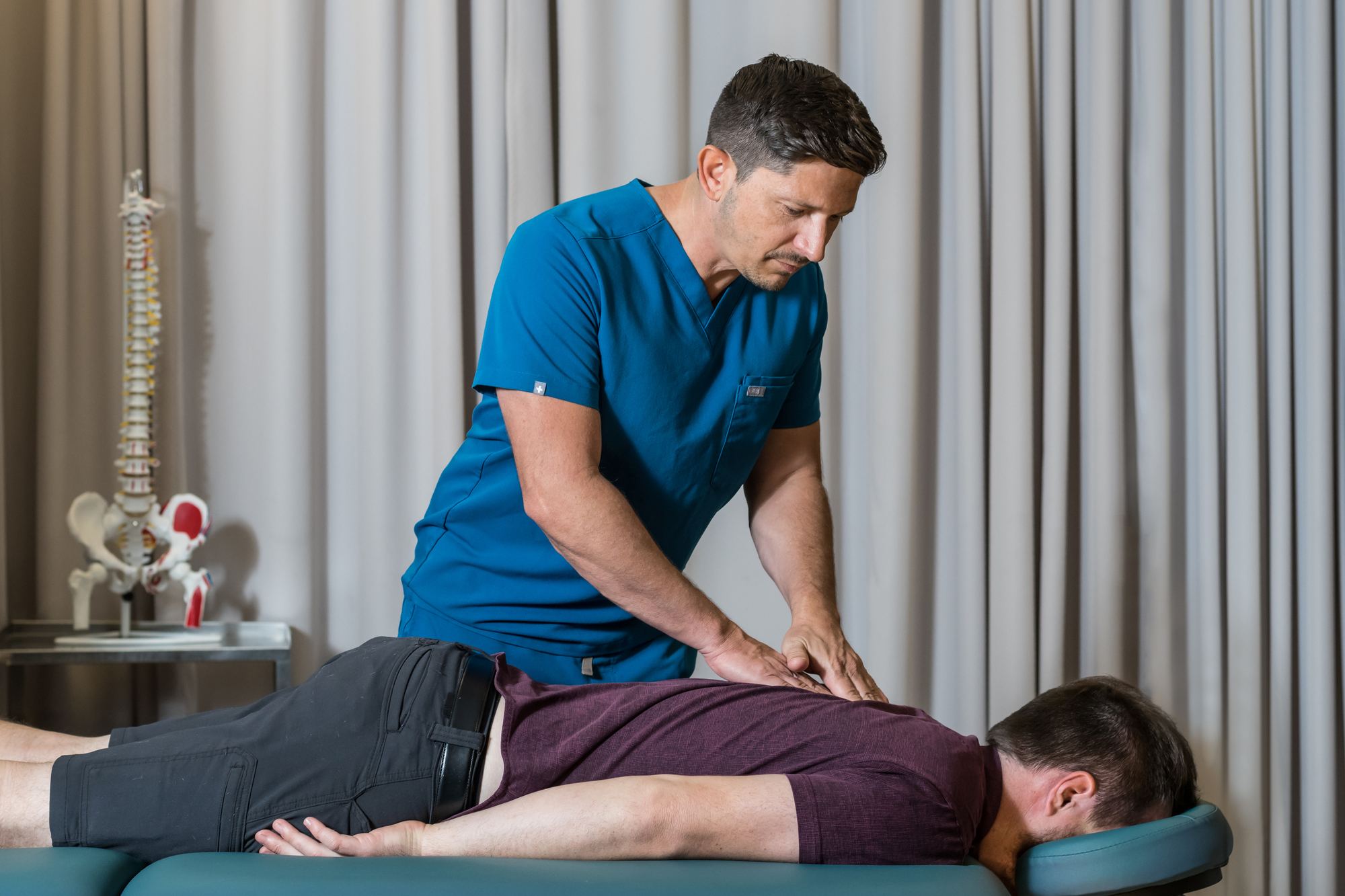 Dr. Thigpen treating a patient at Wellness Collaborative