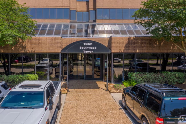 Southwood Tower office building in Shenandoah, TX